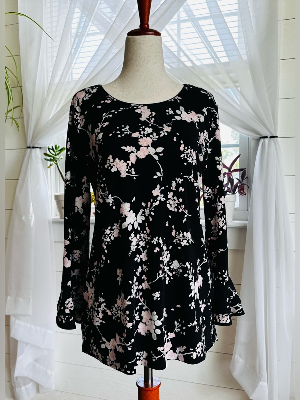 Karl Lagerfeld Paris Floral Print Yessie Trumpet Sleeve Knit Top Black Size Sm